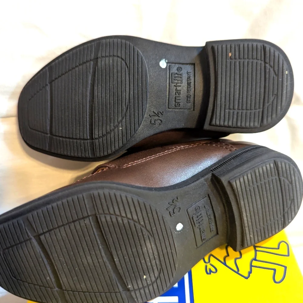 Smartfit Boy's Brown Skid Resistant Dress Shoes Size 5 1/2W